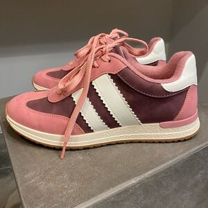 Dolce Vita Women’s Jammy Sneakers size 6.5 in Rose and Mauve